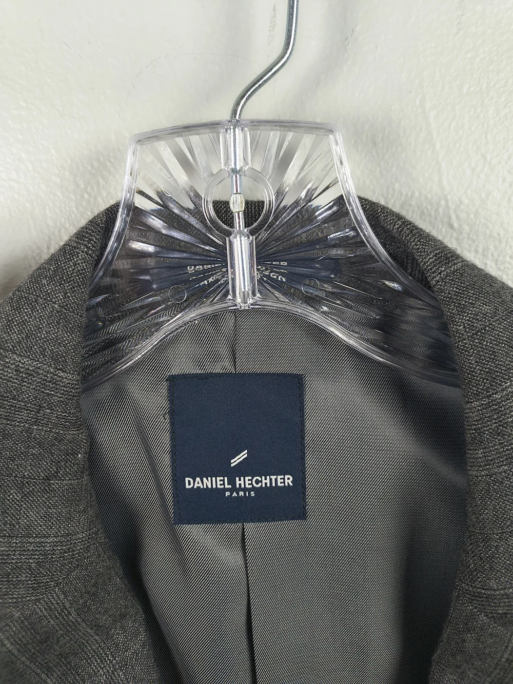 Daniel Hechter Suit Mens 46R Gray 2 Piece Plaid 100% Wool Notched Lapel 2 Button